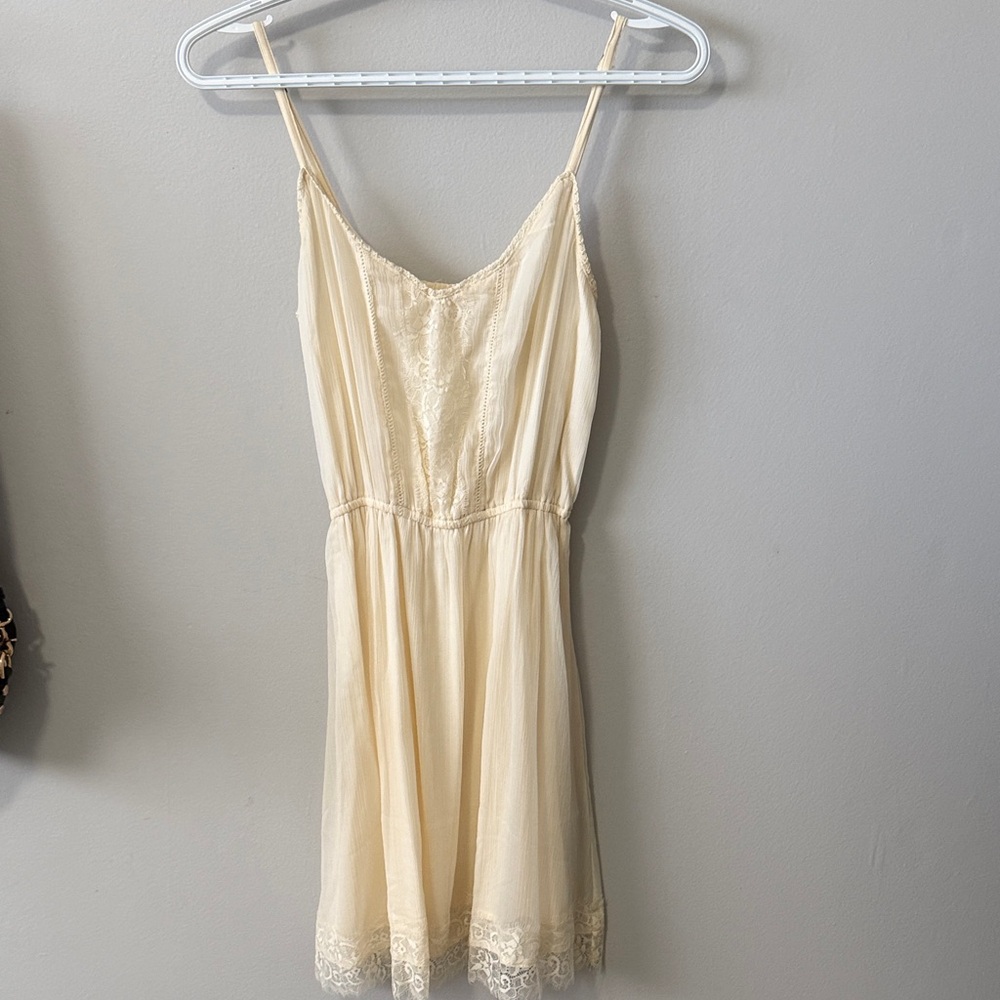 Hollister Cream Lace-Trim Slip